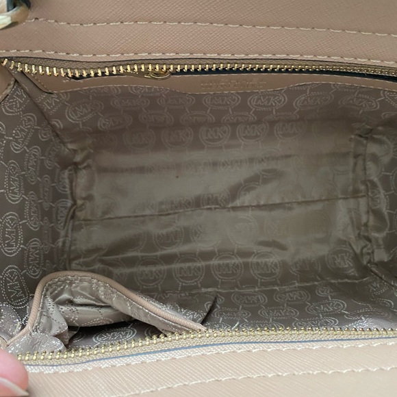 BRAND NEW MICHAEL KORS SELMA CROSSBODY - Picture 2 of 5